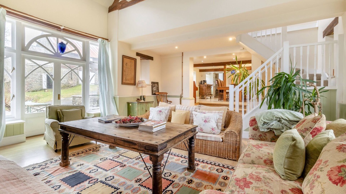 Llanfihangel Tal-y-llyn House | Escape to the Hillis