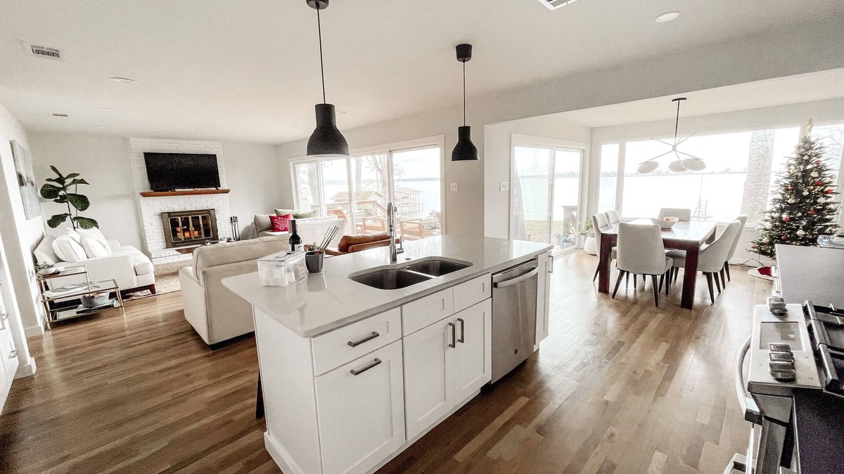 Gun Barrel City House | Escape to the Lake - Waterfront bungalow w firepit & amazing views