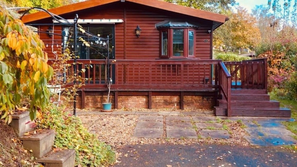 Welshpool Cabin | Escape to the Lodge!