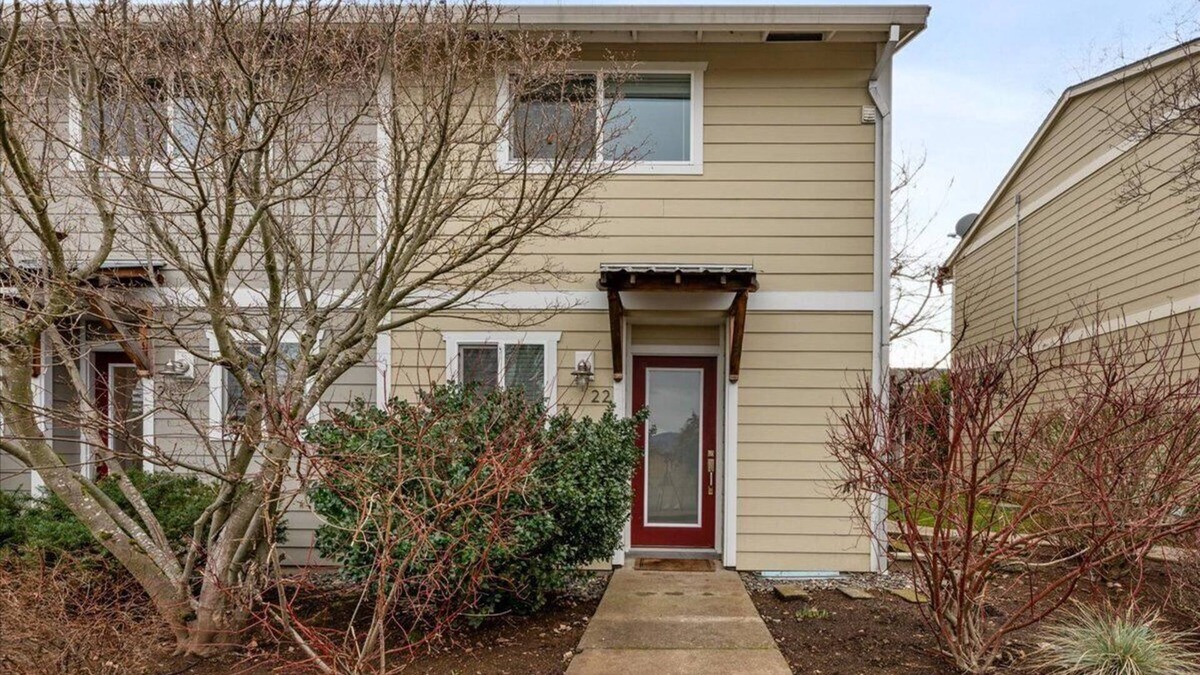 Hood River Condo | Escape to the scenic heights of Hood River