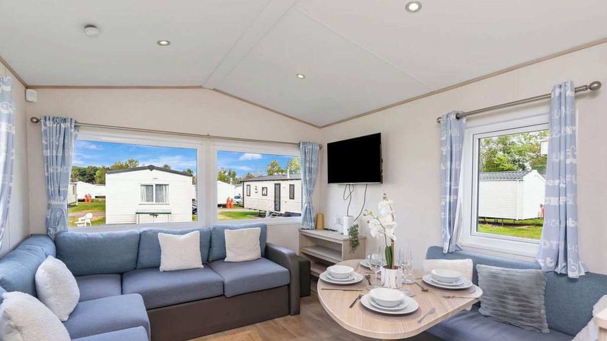 Prestonpans Apartment | Escape to this cozy retreat perfect for families or groups, 98 St Andrews (Van Type - Bronze)