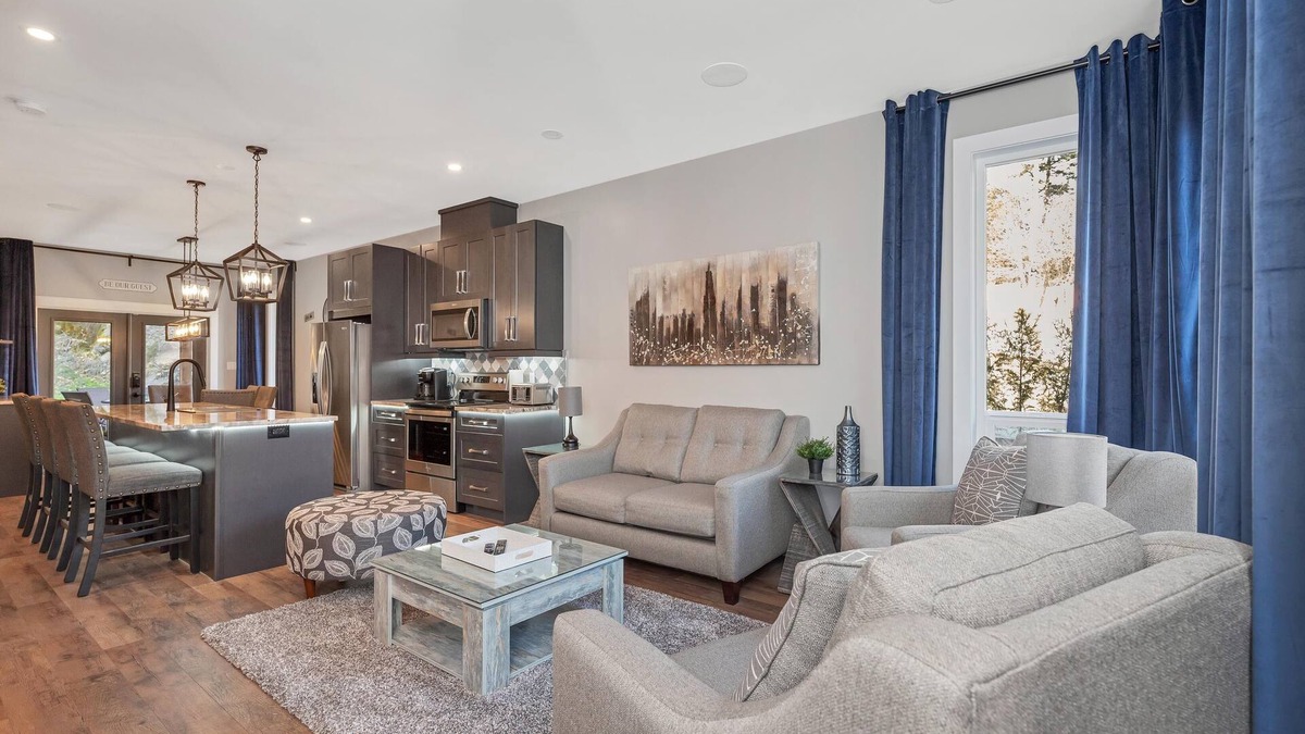 North Saanich House | Escape to Tranquility: Discover the Charm of Victoria's VI Cottage