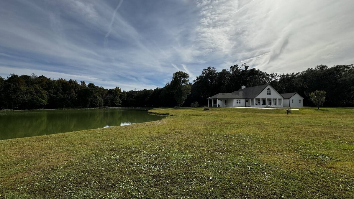 Kingsland House | Escape to Tranquility 125 Acre Property with Trails Lake Spacious House Fire Pit