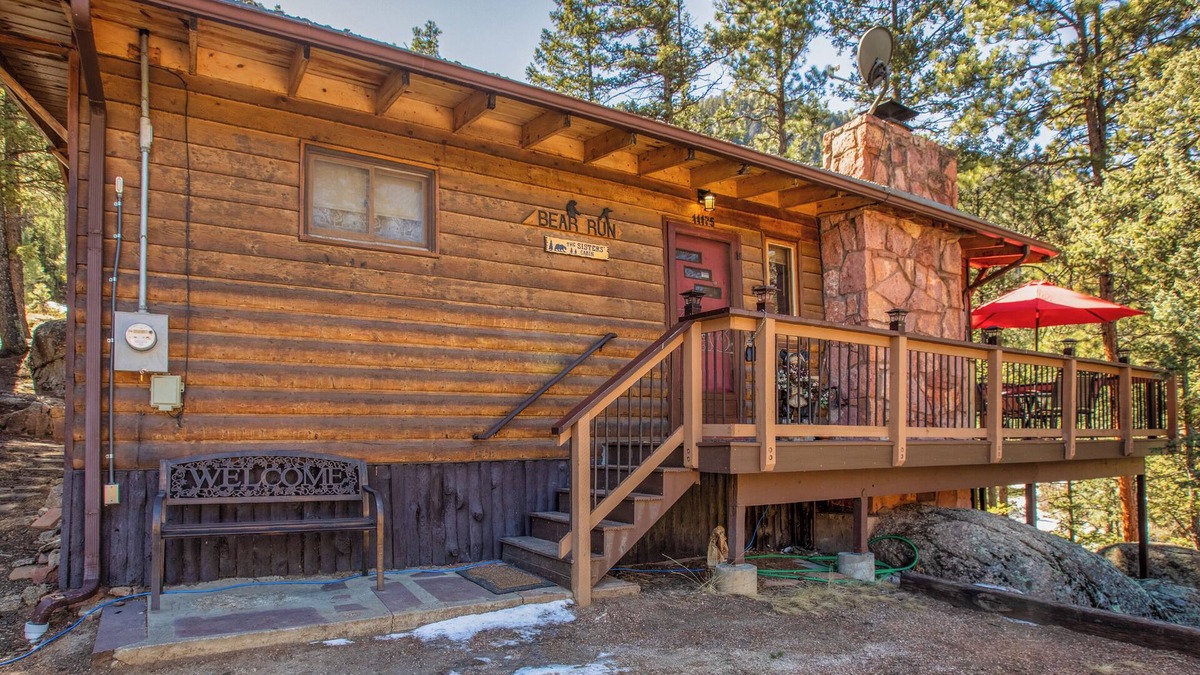 Woodland Park Cabin | Escape to your cozy mountain retreat near Garden of the Gods