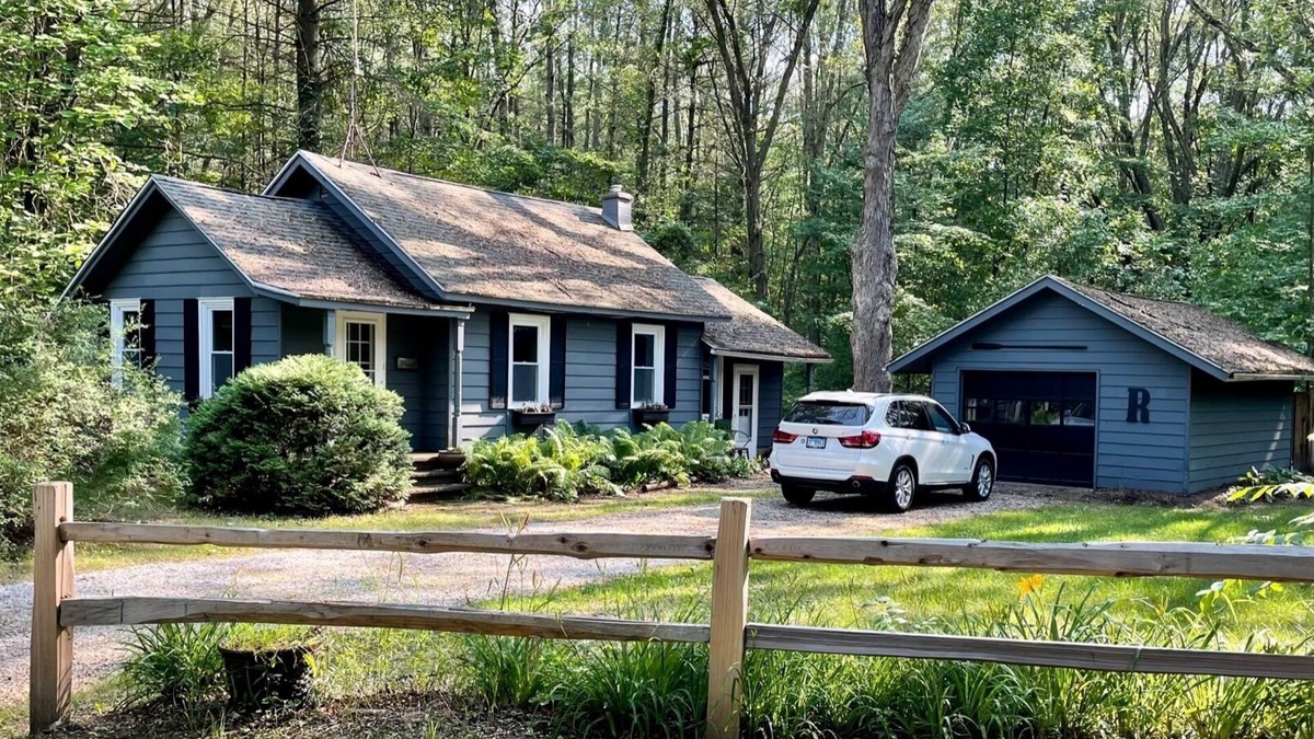 New Richmond Cottage | Escape to your cozy 2-bedroom cottage near Lake Michigan