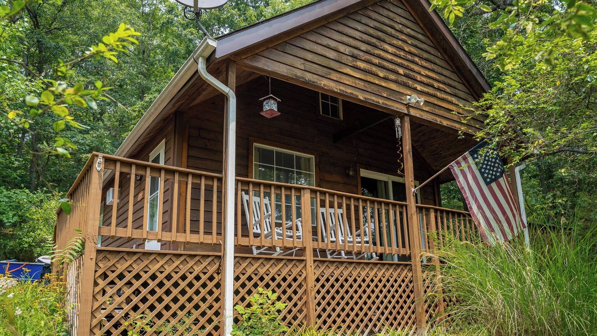 Luray Cabin | Escape to your cozy Luray cabin, just a hop away from Luray Caverns