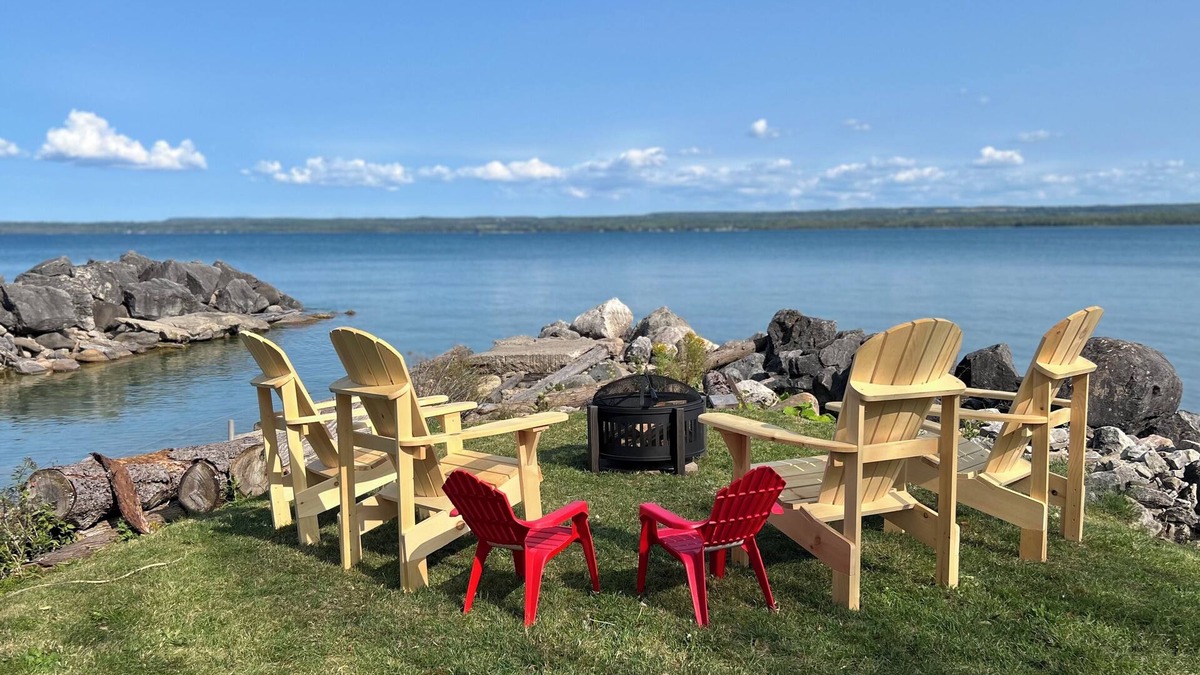 Georgian Bluffs Villa | Escape to Your Lakeside Retreat Near Premier Golf Clubs and Marinas!"