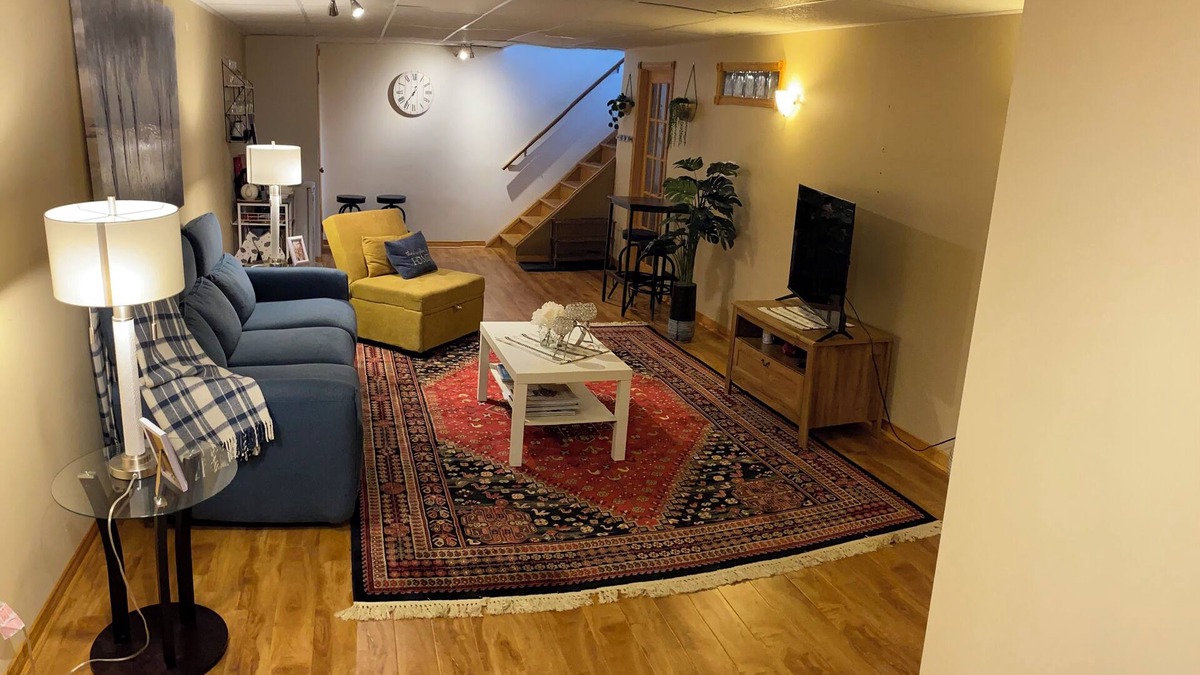 Dundas Apartment | Escarpment Dwelling!