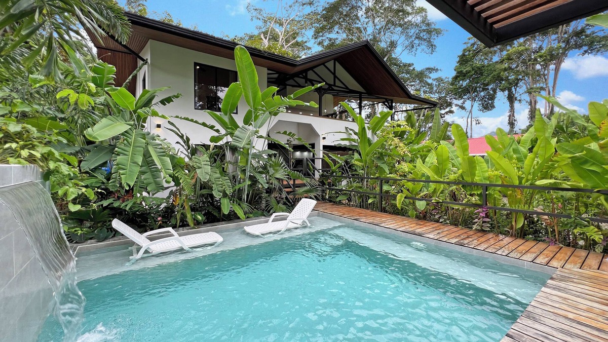 Puerto Viejo de Talamanca House | Escondido: Huge House, Pool, AC, TV, Game Room, Kitchen, WiFi, Near Beach