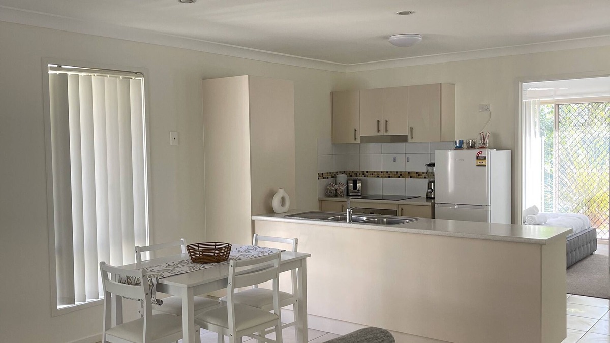 Esk House | Esk Mountain View Lodge