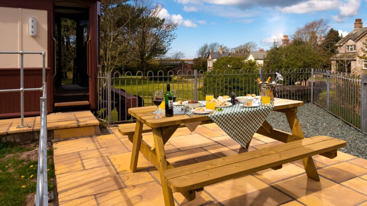 Holmrook House | Esk Pullman Carriage