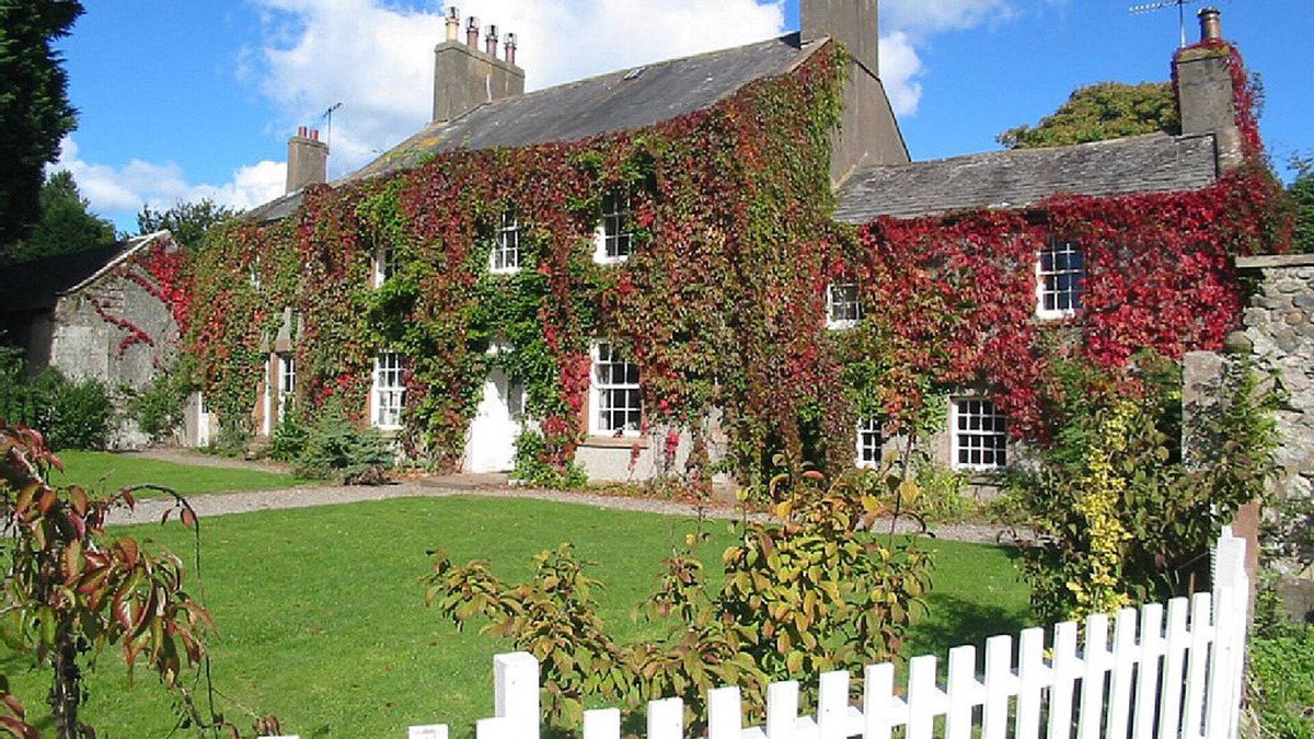 Millom House | Eskmeals House in Lake District detachedn9 bedrooms, sleeps up to 21 guests n