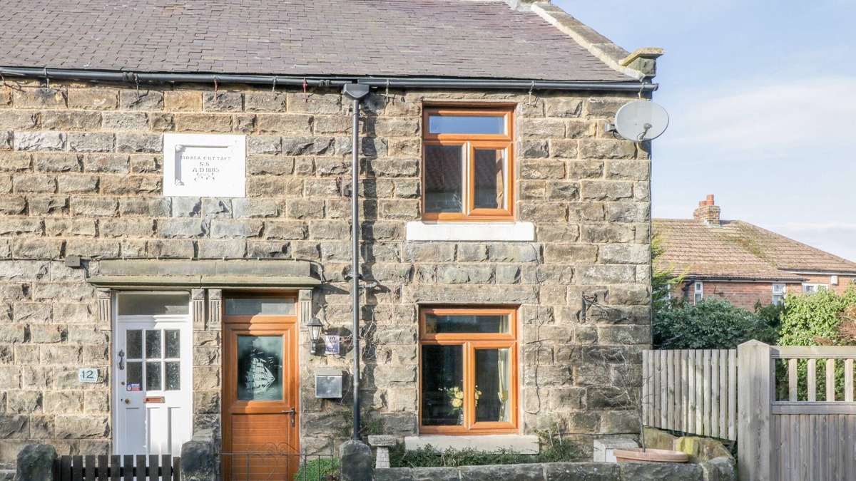 Aislaby Cottage | ESKSIDE COTTAGE, pet friendly, character holiday cottage in Sleights