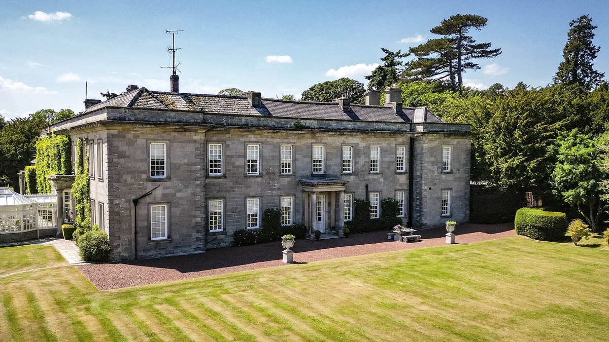 Alnwick Cottage | Eslington East Wing - a grade II listed property that sleeps 10 guests in 5 bedrooms