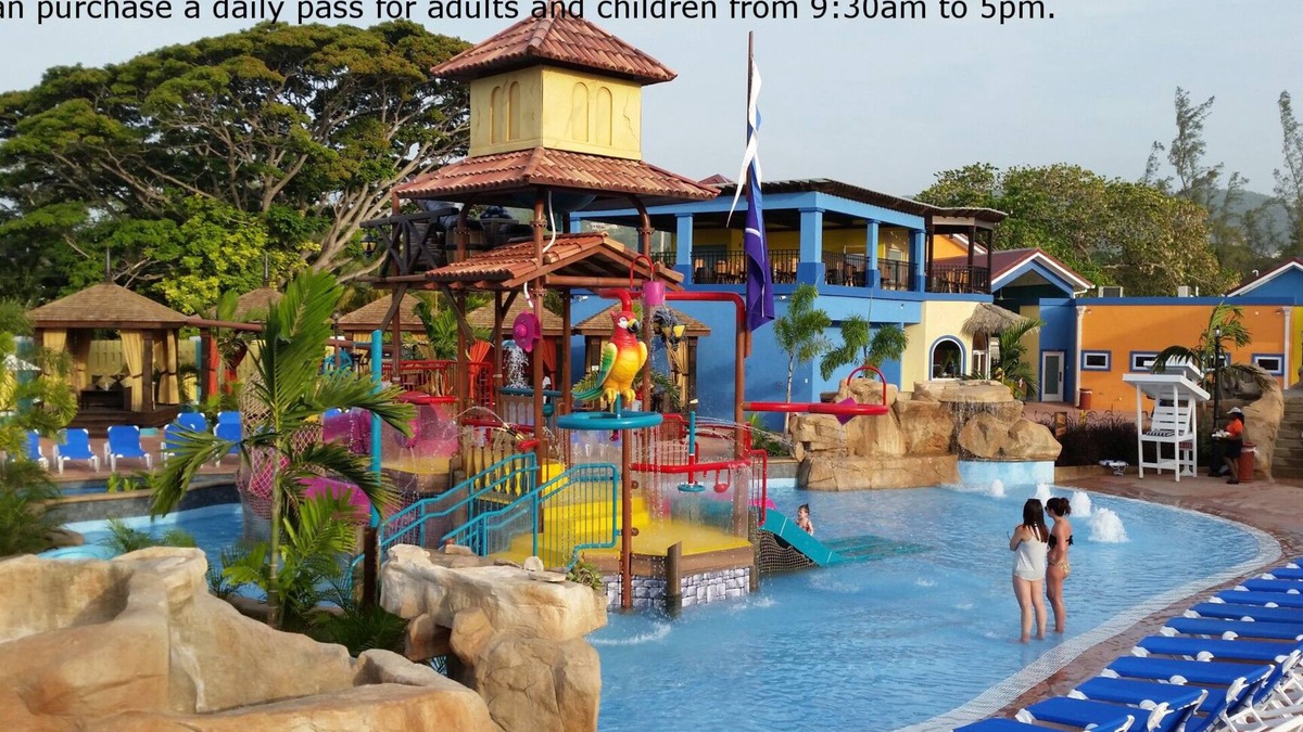 Runaway Bay Villa | Eslyn Villa Runaway Bay - A Home Away From Home.