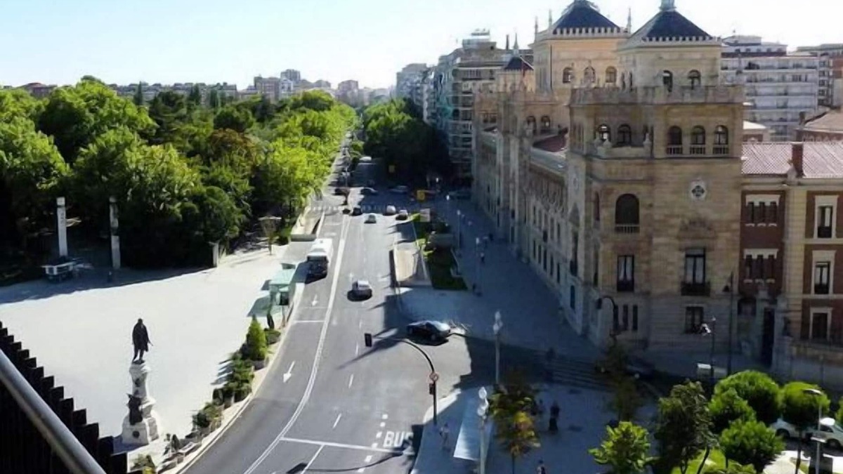 Valladolid City Centre Apartment | Espacios Blanco Santiago: 180m2, city center, parking included!