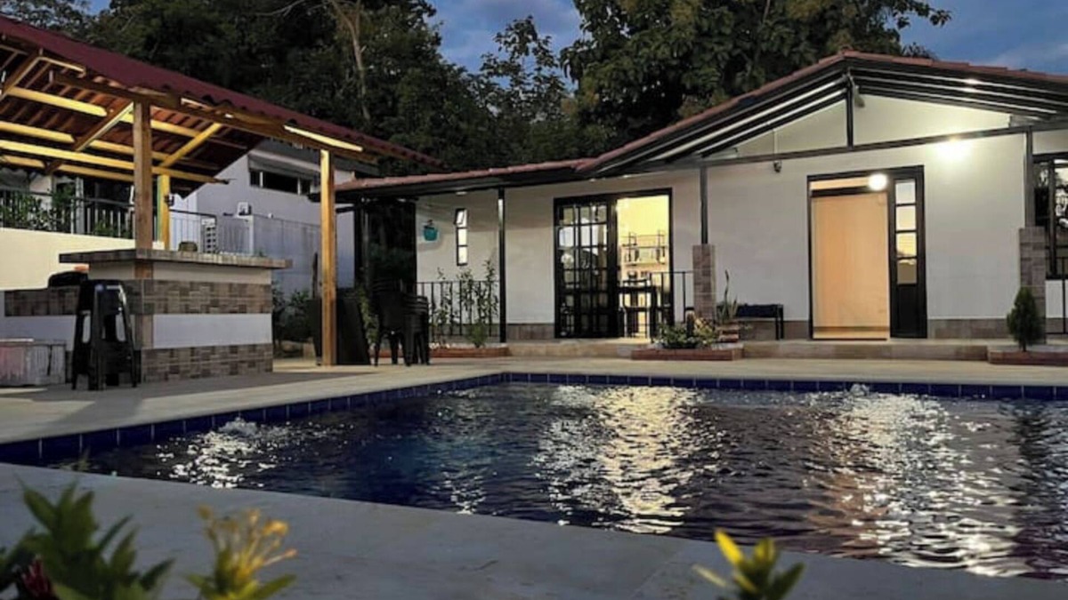Melgar Cottage | Espectacular casa campestre hasta para 12+1 huespedes a solo 13 mins de Melgar.