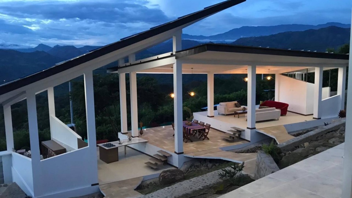 La Mesa House | Espectacular Casa de Campo con Hermosa Vista a la Cordillera Rodeada de Jardines
