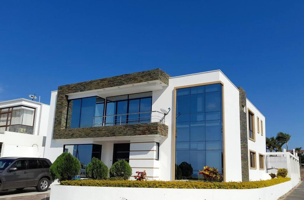Manta House | Espectacular casa grande vacacional en Manta!