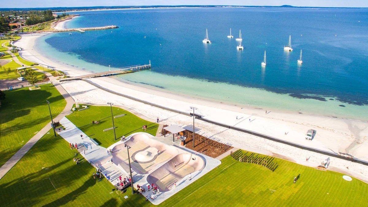 Esperance House | Esperance Esplanade 'Beach House'- Location! Location!