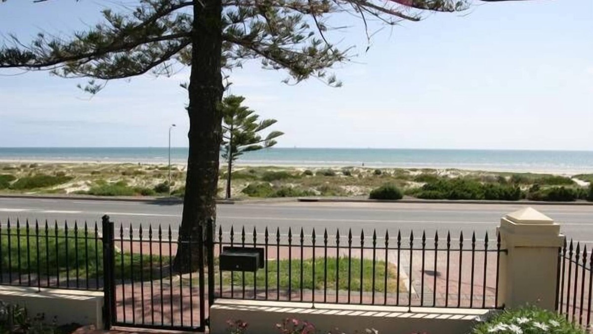 Semaphore House | Esplanade Beach House with beautiful sea views