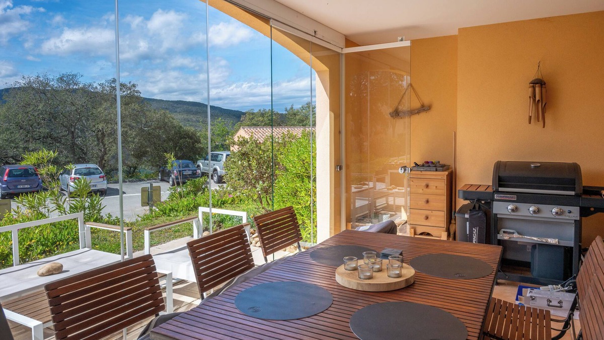 La Rouviere Apartment | Esprit du Sud Apartment on Domaine du Golf with magnificent view