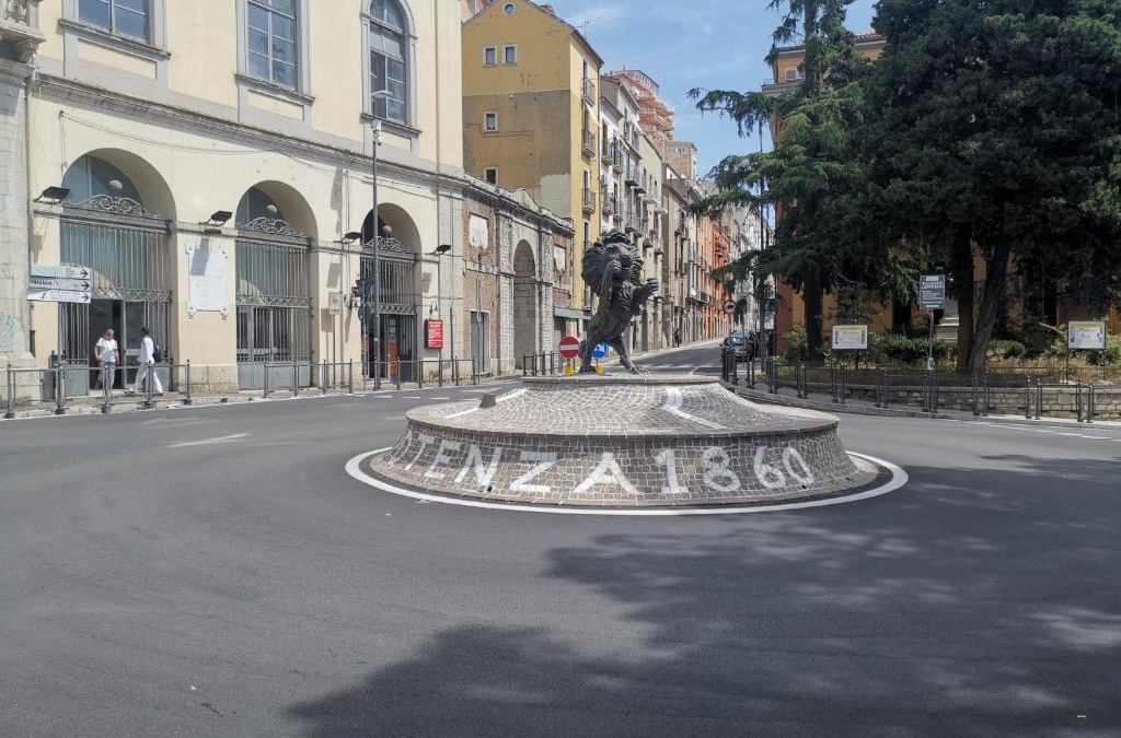 Potenza House | ESSENTIAL HOUSE in Centro Città con Parcheggio Privato e WIFI