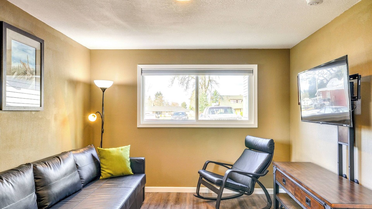 Estacada House | Estacada Home - Near Milo McIver State Park!