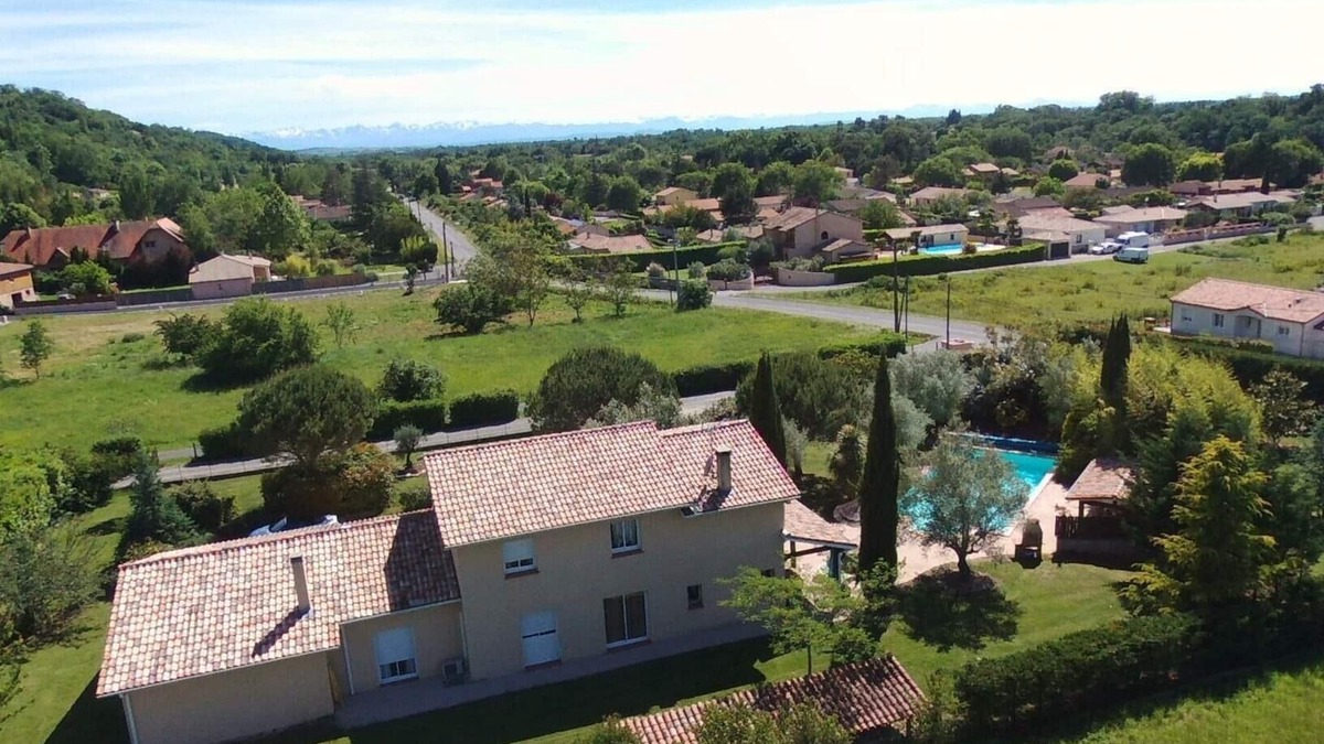 Muret House | Estantens: House/Villa - Estantens