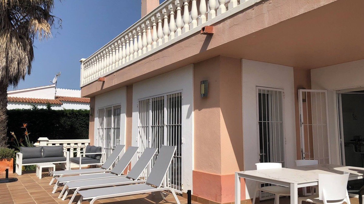 Torroella de Montgri House | ESTARTIT VILLA QUIET QUIET PRIVATE POOL GARDEN WIFI LINEN HOUSEHOLD INCLUDED