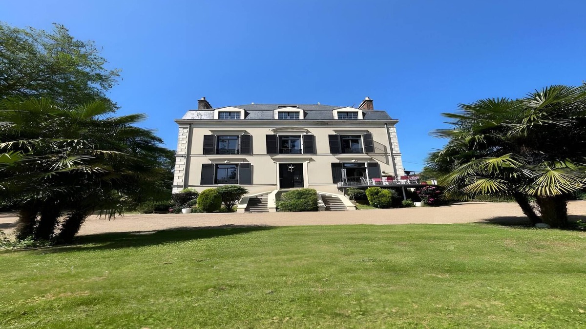Saint-Pavace House | Estate in Saint-Pavace near Le Mans Circuit