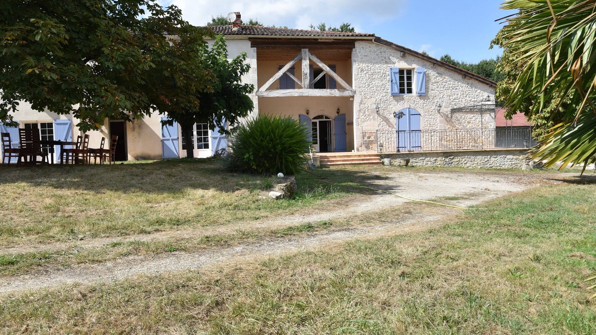 Astaffort Cottage | Estate, pretty farmhouse 220m2, 15pers, swimming pool, wood and private fishing