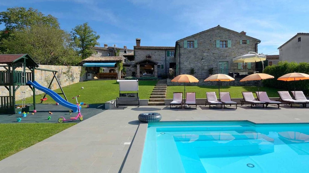 Buzet Villa | Estate with four stone villas and swimming pool