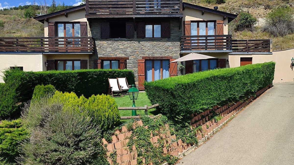 Estavar Apartment | Estavar I (Bajanda) - Four Bedroom House, Sleeps 8