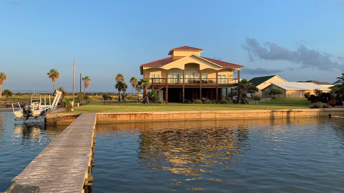 City-by-the Sea House | Estes Dream - Amazing Intracoastal View & Fishing!