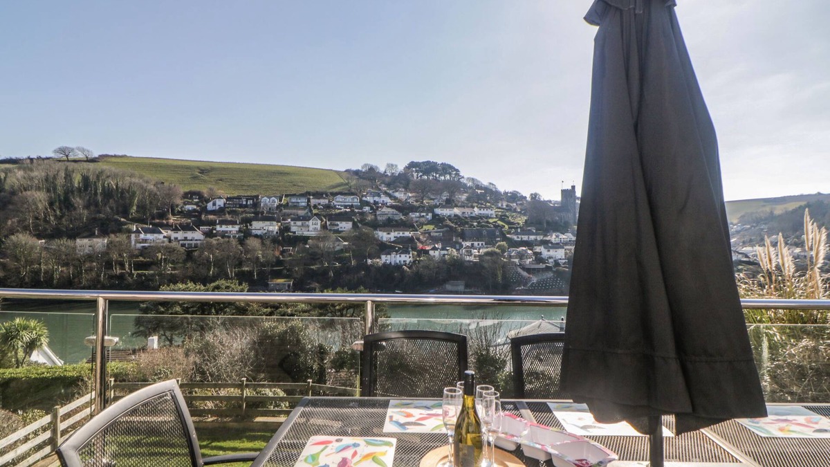 Newton Ferrers House | ESTUARY VIEW, family friendly, with a garden in Newton Ferrers