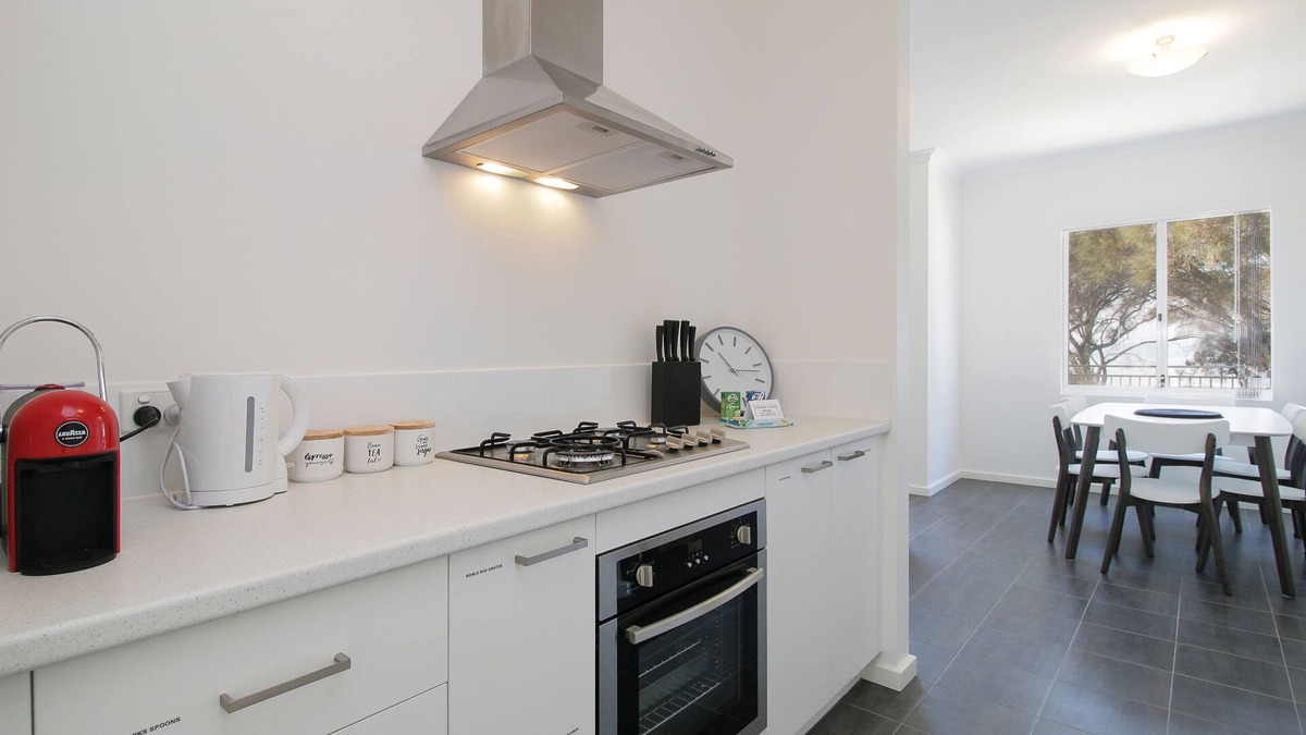 Falcon House | Estuary Waterfront - stunning views!