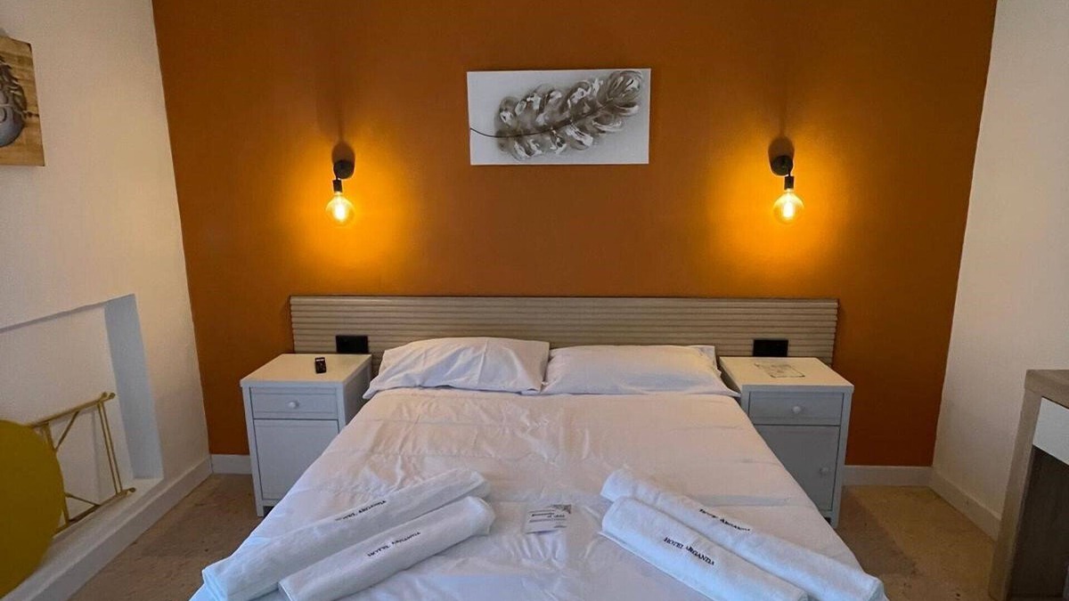 Arganda del Rey Hotel | Estudio con Cama Matrimonio en Arganda del Rey, Madrid Cocina y Balcón