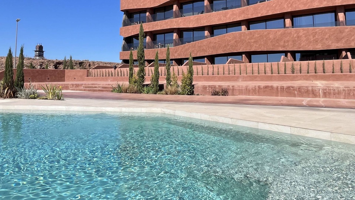 Guadalupe Apartment | Estudio de diseño con piscina by Gloove