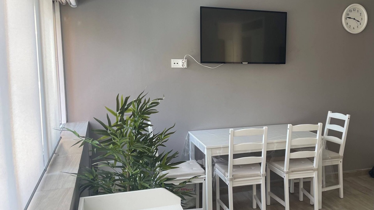 Castelldefels Apartment | Estudio Reformado Totalmente Equipado a 100 Metros de la Playa con Piscina