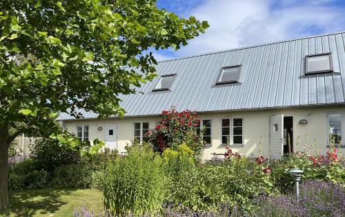 Kivik House | Eternellgården, Boende med självhushåll, nära Stenshuvuds Nationalpark