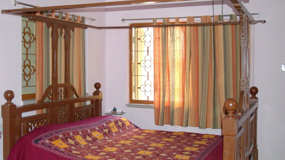 Kalighat Bed & Breakfast | Ethnic Bengali Themed Home stay