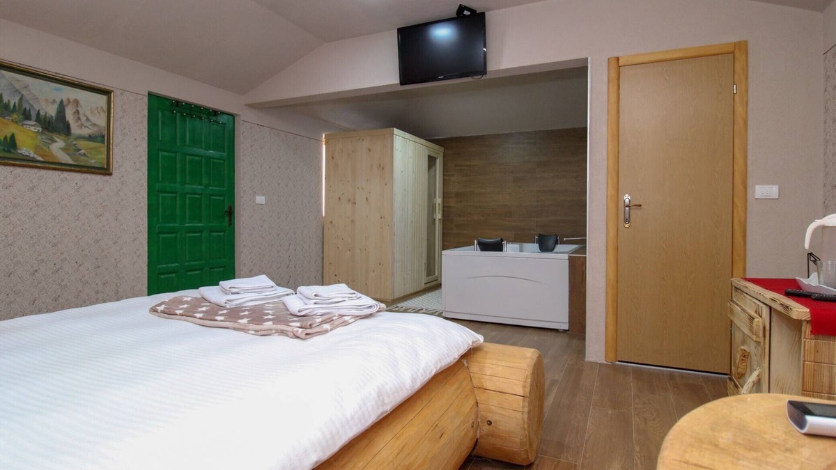 Pale Apartment | Ethno Village Dolina Mira - One Bedroom Holiday Home (Drina)