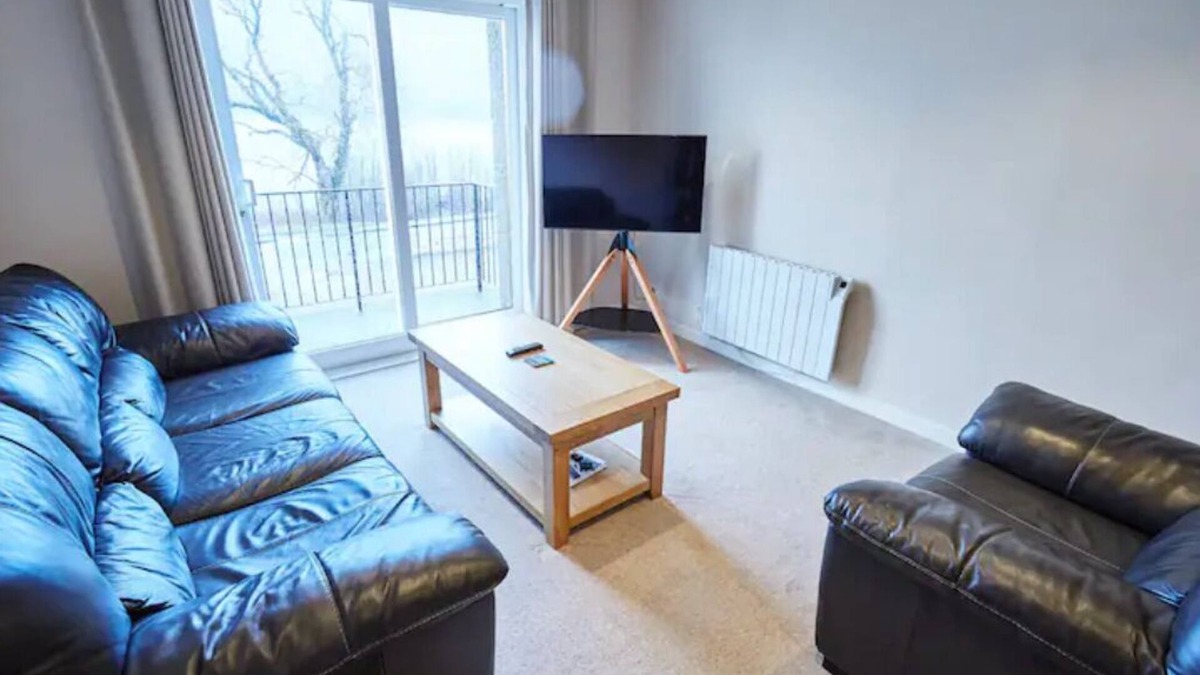 Fort William Apartment | Etive, Beautiful Lochside Apartment with balcony