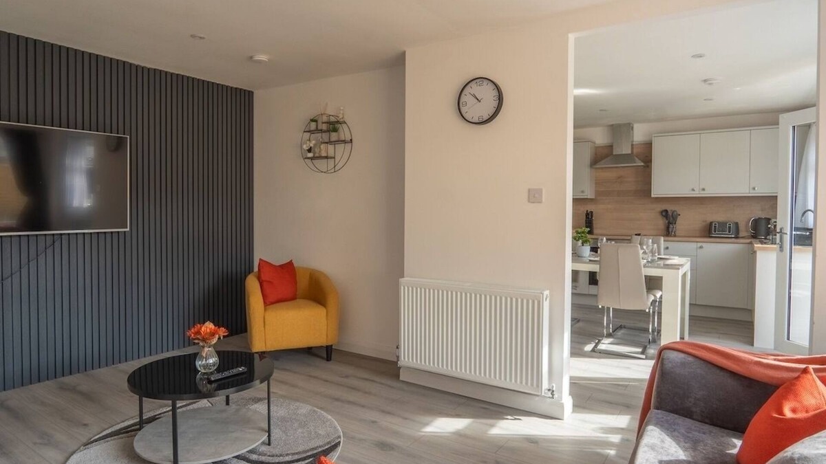 Glasgow House | Etive House - 3 bedroom stylish home