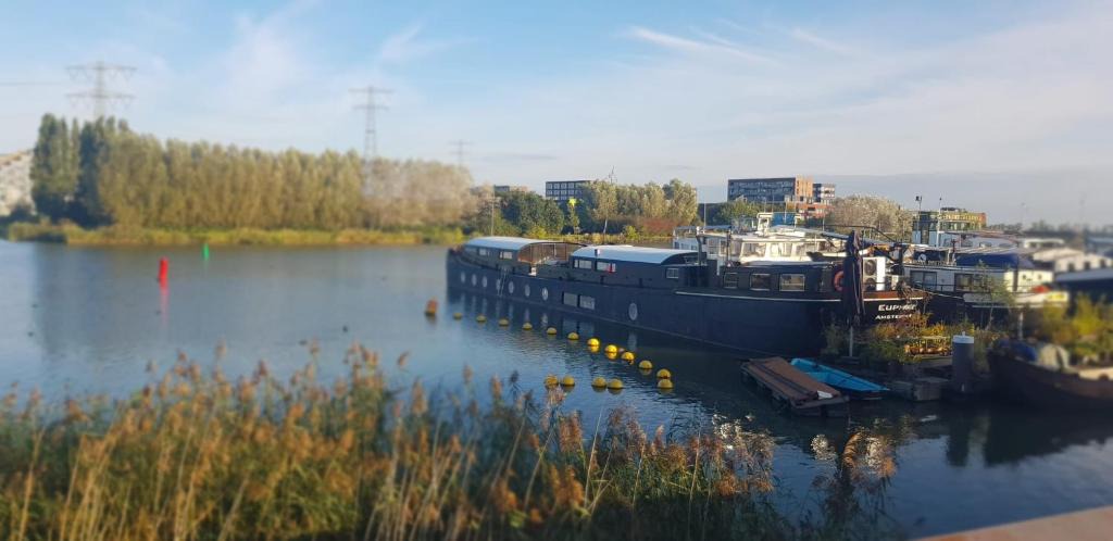 Amsterdam East Boat Rental | EUPHRATE HOUSeBOAT