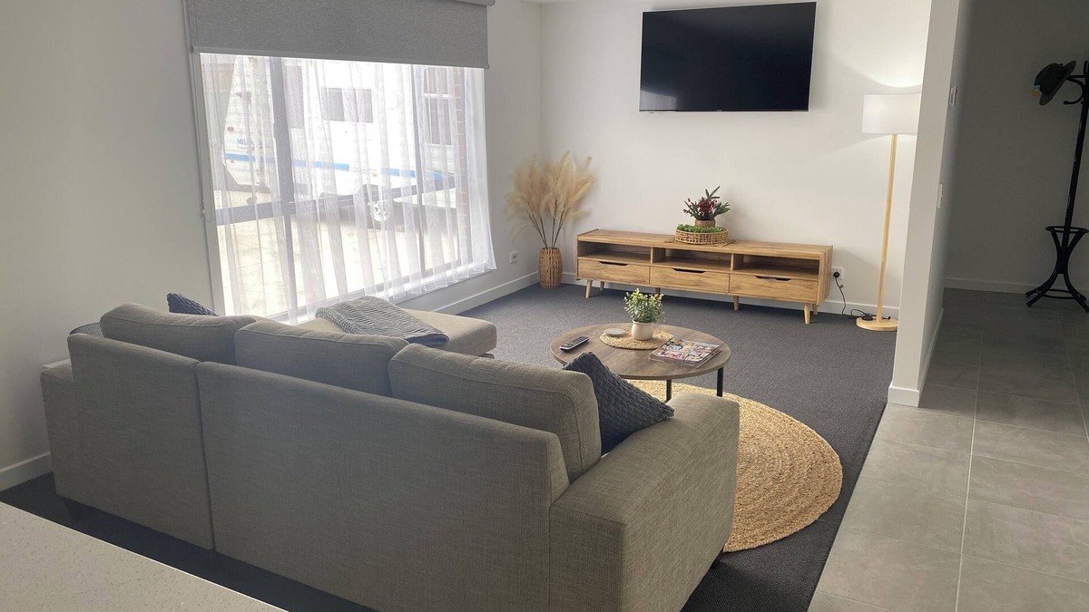 Wendouree House | EUREKA GOLD STAYS 2 BEDROOMS & 2 BATHROOMS . WENDOUREE BALLARAT . NO PETS