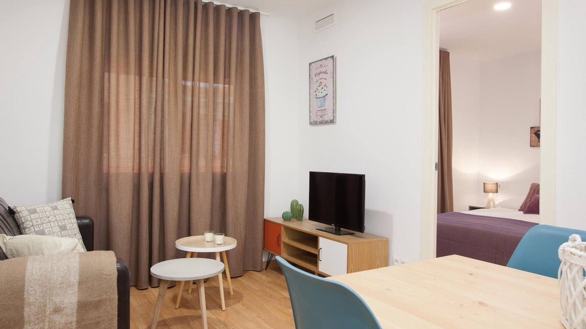 El Port Apartment | Europa Fira Apartment 14