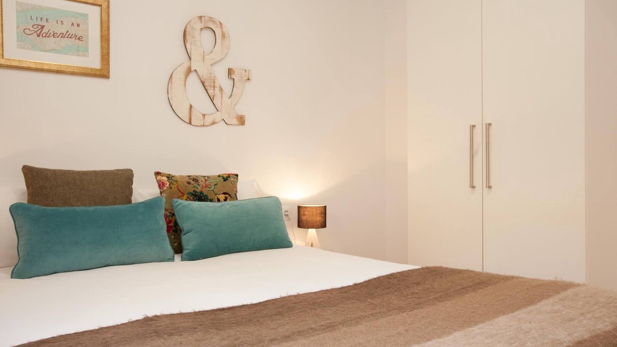 El Port Apartment | Europa Fira Apartment 22