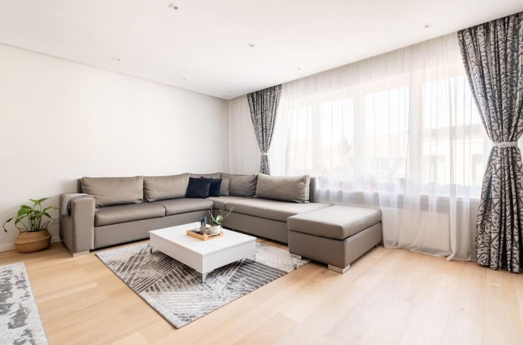 European Quarter Apartment | European heart 2-bedroom flat.